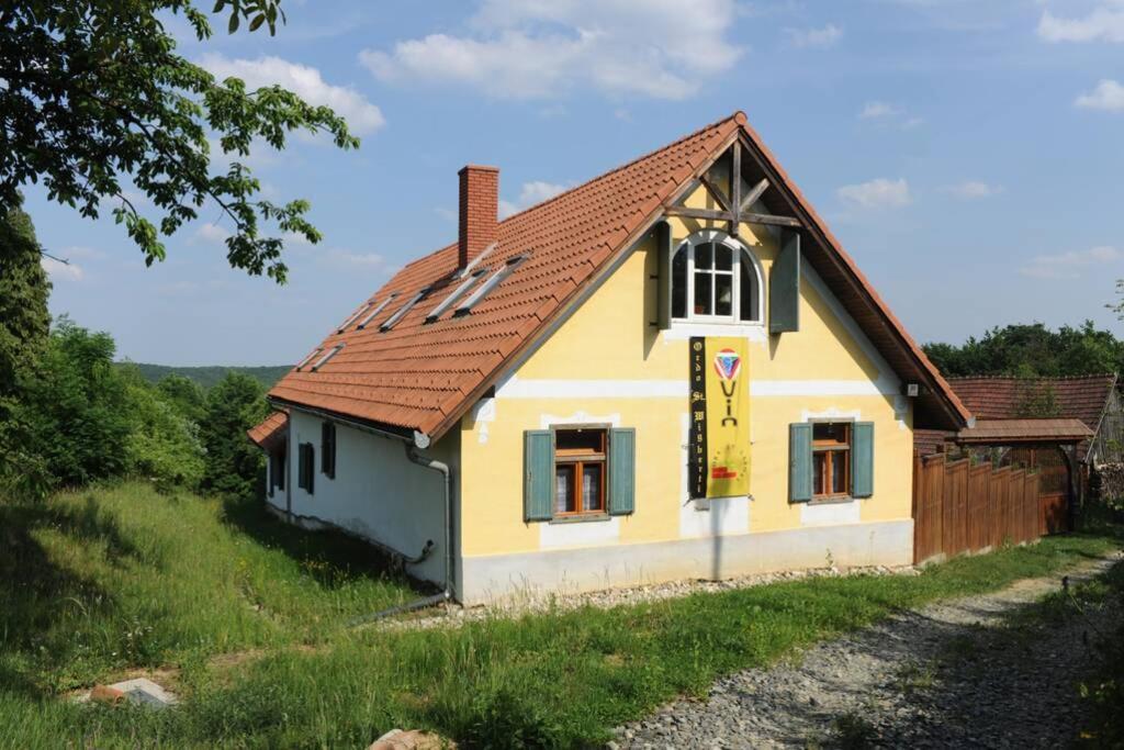 Stilvolles Landhaus Im Dreilaendereck Felsőszölnök Buitenkant foto