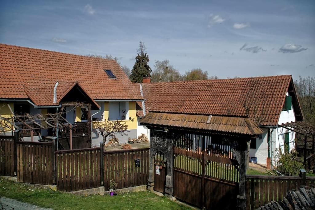 Stilvolles Landhaus Im Dreilaendereck Felsőszölnök Buitenkant foto